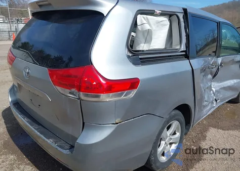 2011 Toyota Sienna Le V6/Le V6 Auto Access Seat from USA, damaged, VIN 5TDKK3DC9BS042370